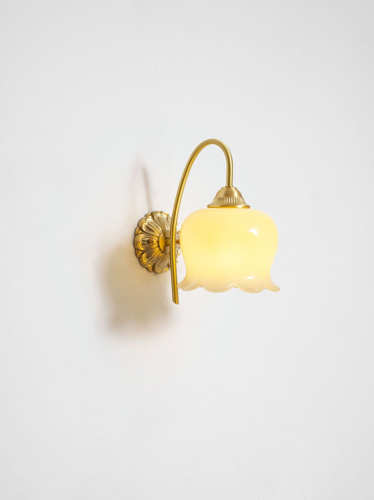 Valley Flower Wall Lamp - Adjustable Brightness, Elegant Floral Design