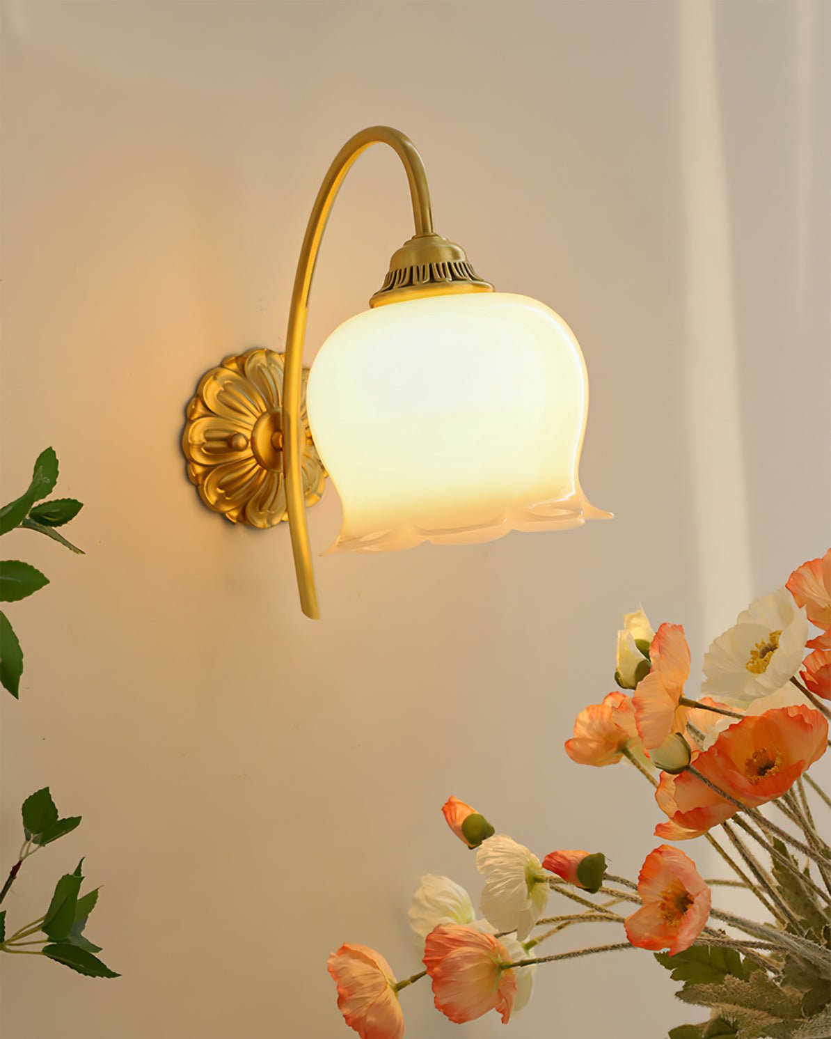Valley Flower Wall Lamp - Adjustable Brightness, Elegant Floral Design
