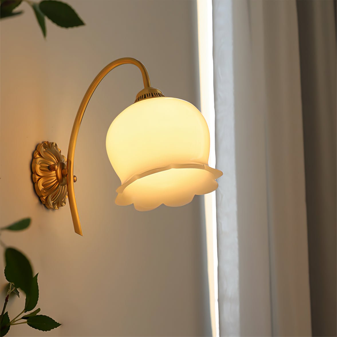Valley Flower Wall Lamp - Adjustable Brightness, Elegant Floral Design