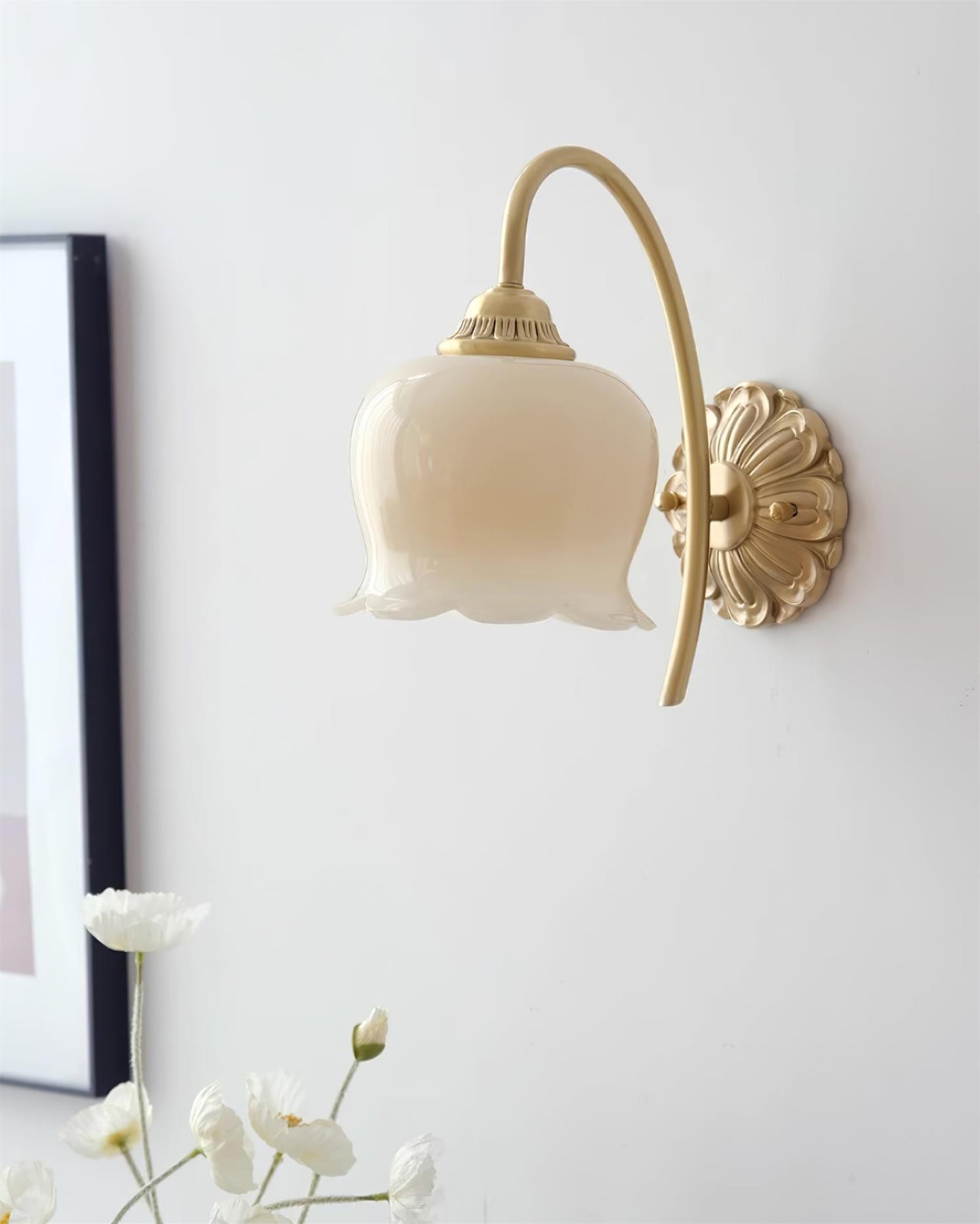 Valley Flower Wall Lamp - Adjustable Brightness, Elegant Floral Design