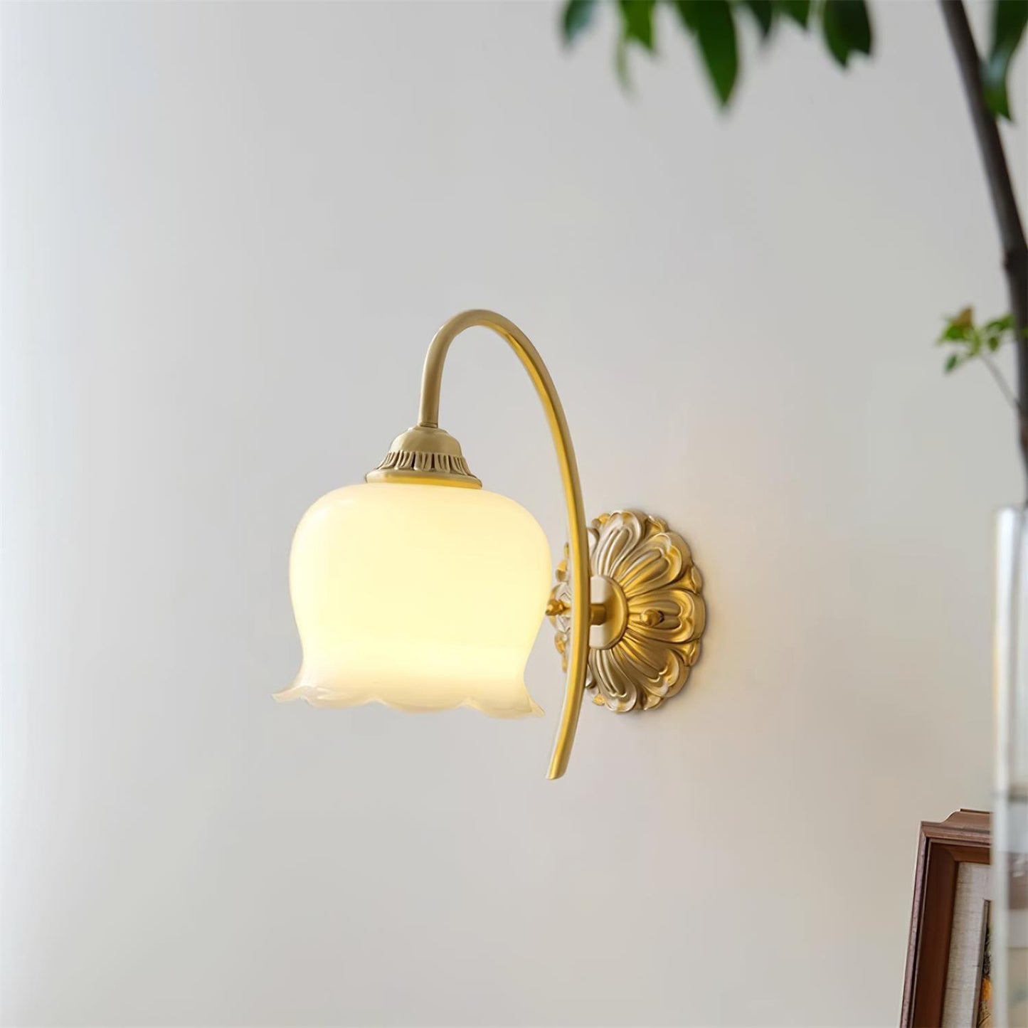 Valley Flower Wall Lamp - Adjustable Brightness, Elegant Floral Design