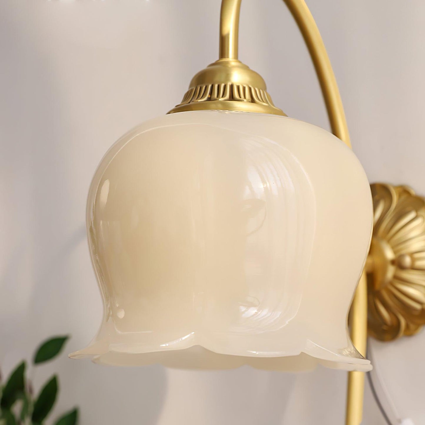 Valley Flower Wall Lamp - Adjustable Brightness, Elegant Floral Design