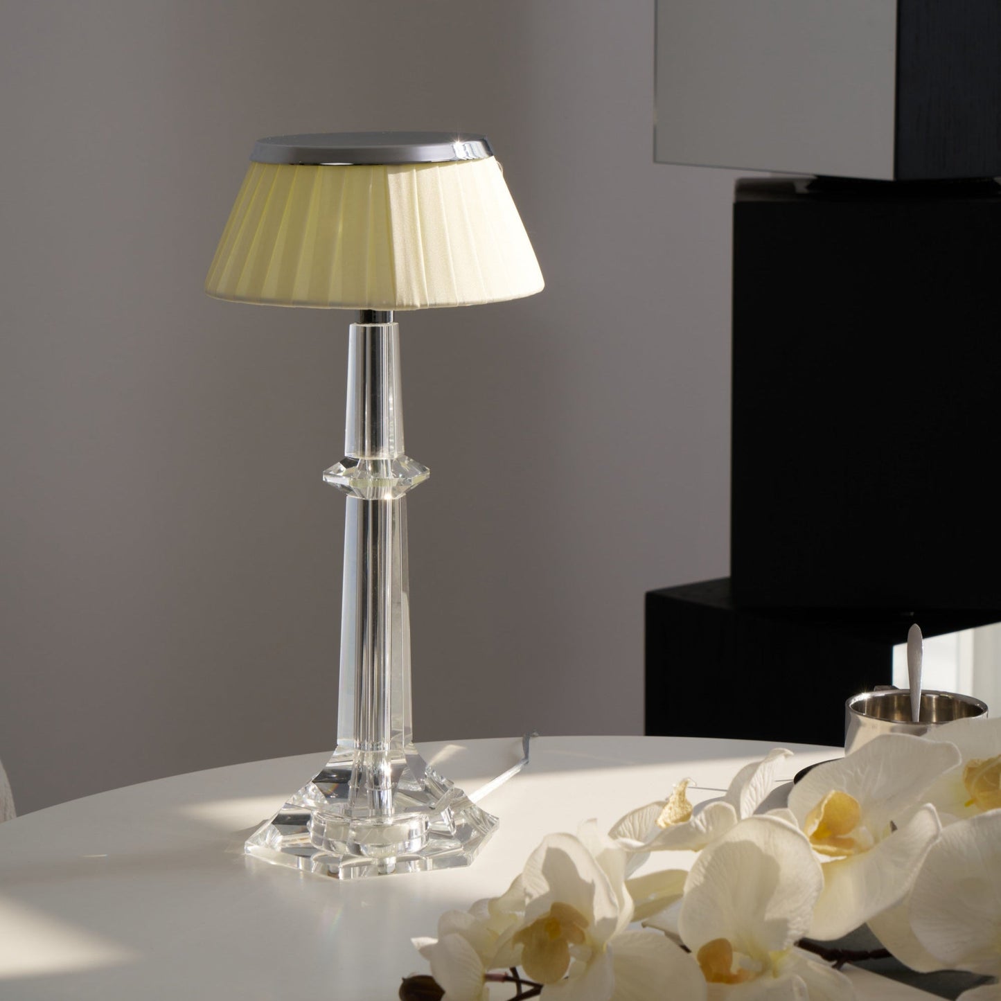 Versailles Table Lamp - Adjustable Brightness, Elegant Design