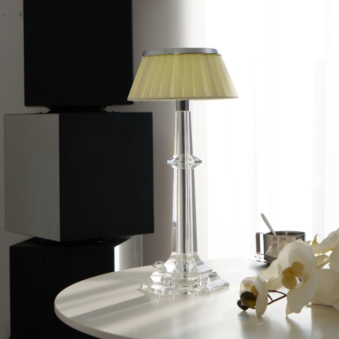 Versailles Table Lamp - Adjustable Brightness, Elegant Design
