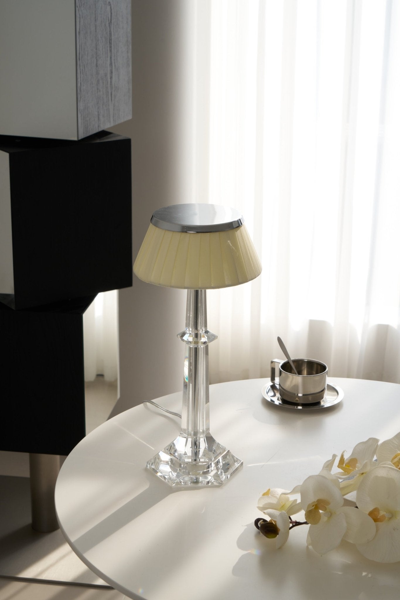Versailles Table Lamp - Adjustable Brightness, Elegant Design