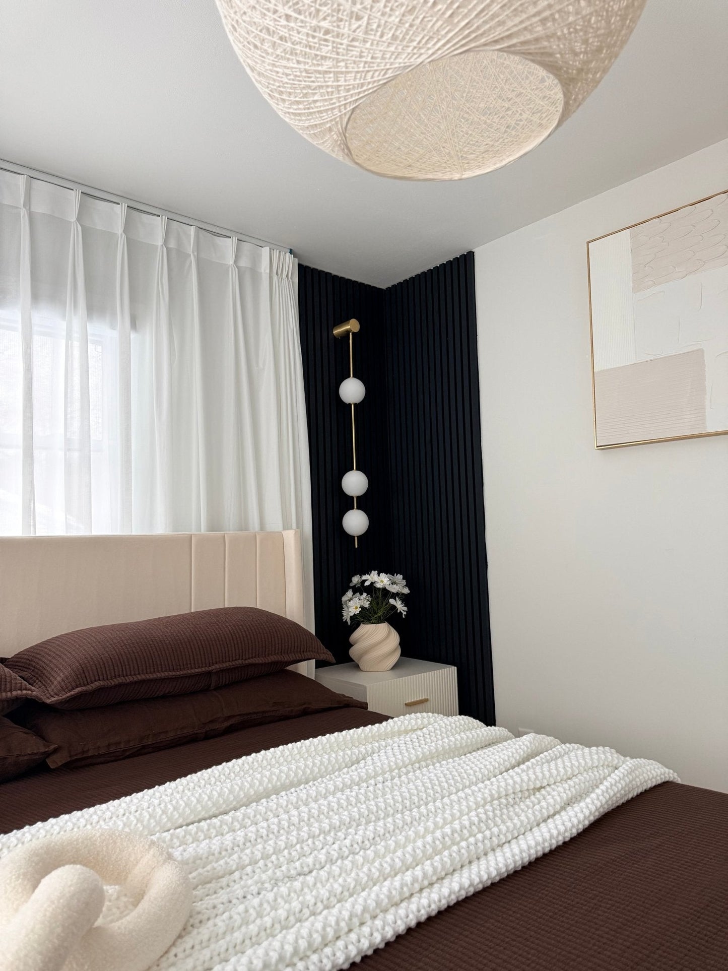 Professional Vertical Balls Wall Lamp - Adjustable Brightness, Modern