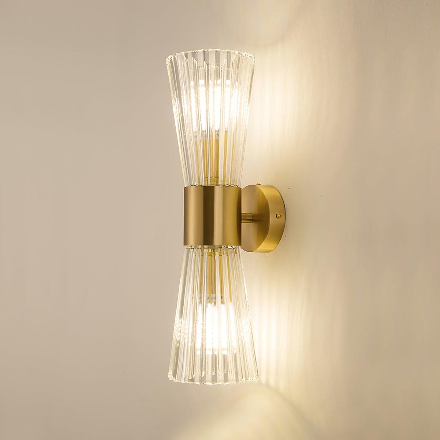 Vesta Wall Lamp - Adjustable Brightness, Modern Design for Any Space