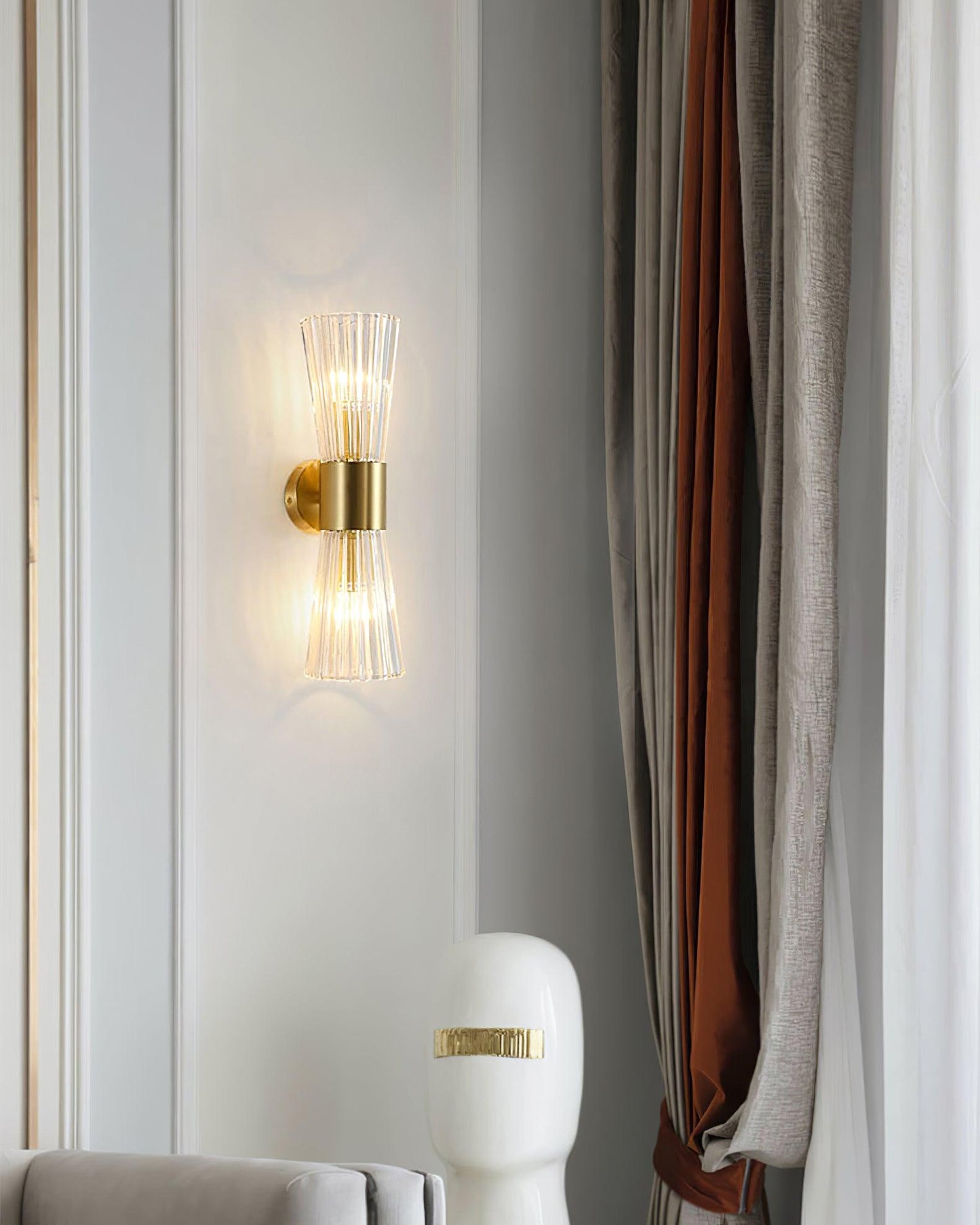 Vesta Wall Lamp - Adjustable Brightness, Modern Design for Any Space
