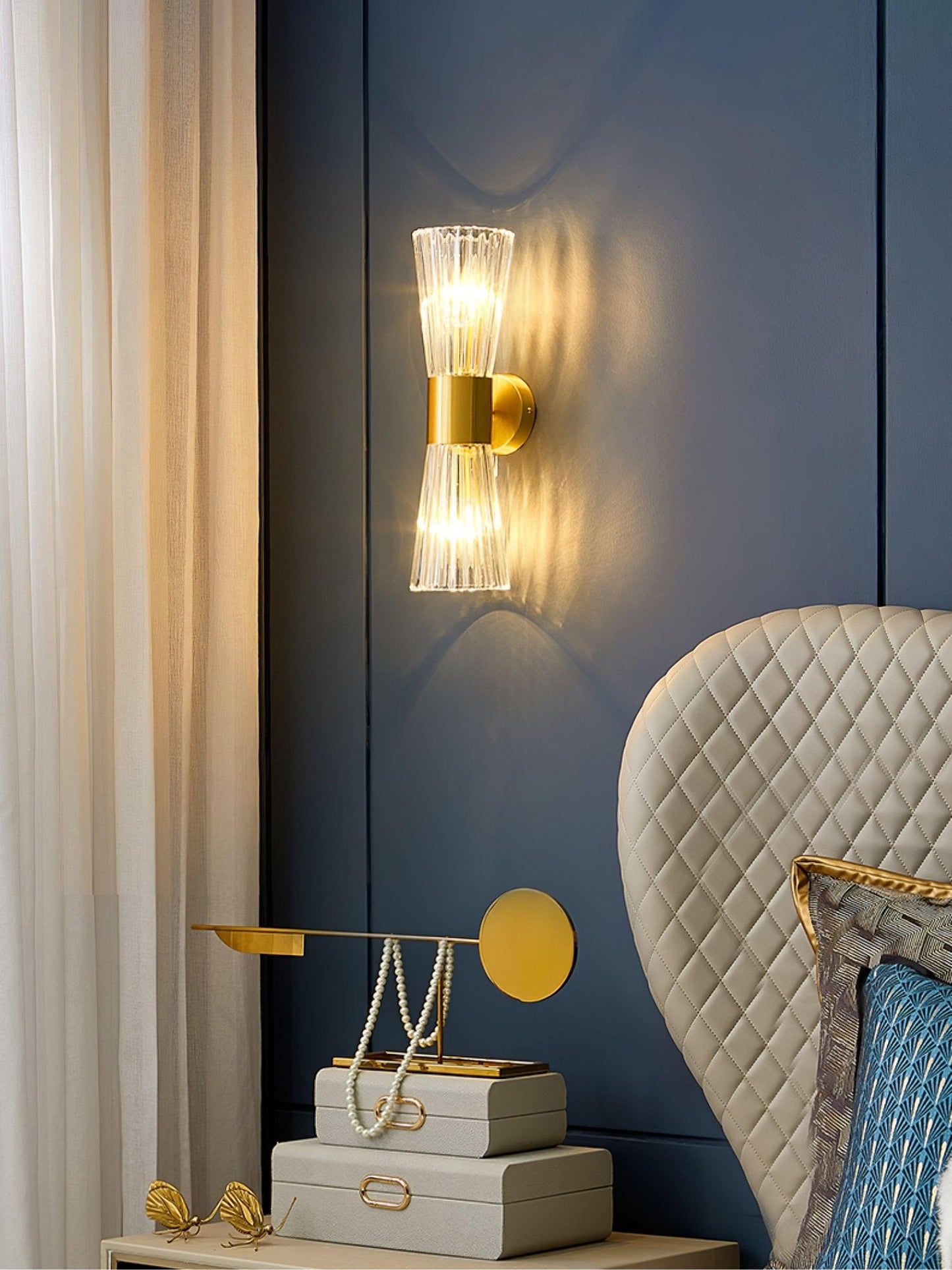Vesta Wall Lamp - Adjustable Brightness, Modern Design for Any Space