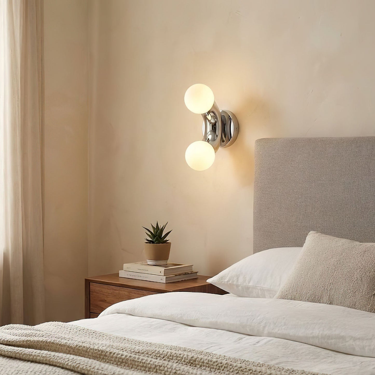Vine Wall Lamp - Adjustable LED Lighting with Modern Design & Energy E
