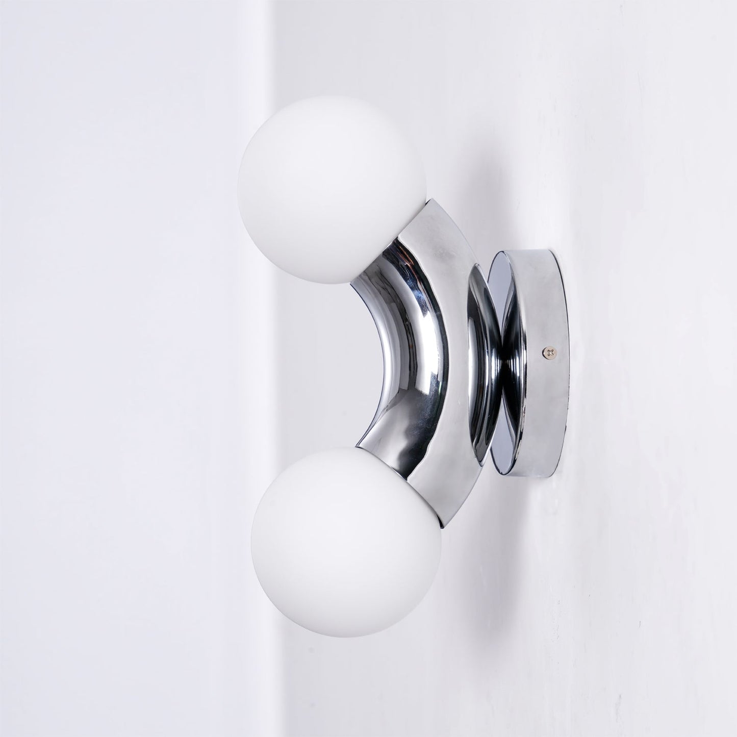 Vine Wall Lamp - Adjustable LED Lighting with Modern Design & Energy E