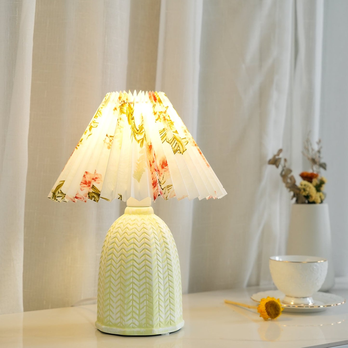 Elegant Vintage Pleated Table Lamp with Adjustable Brightness and Soft