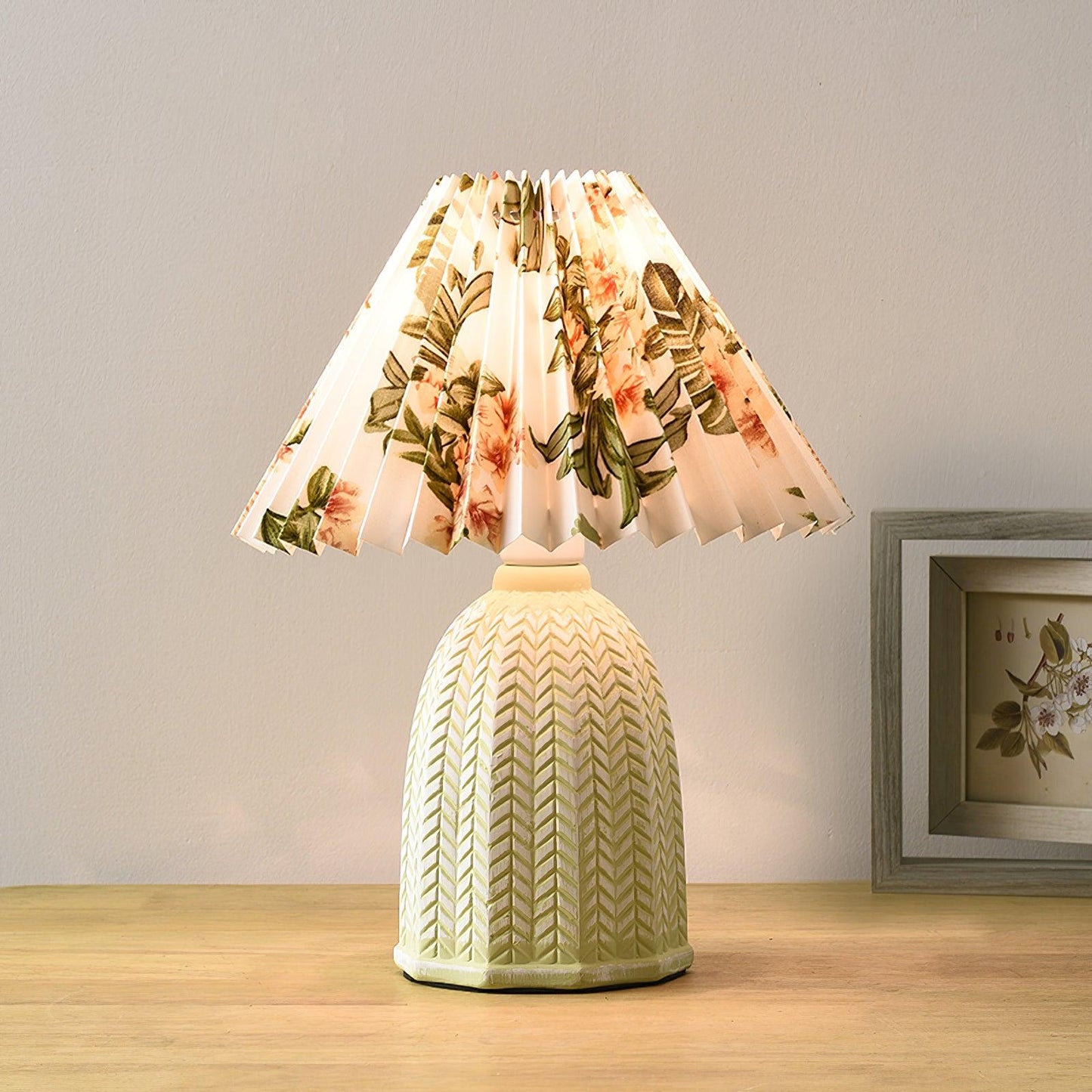 Elegant Vintage Pleated Table Lamp with Adjustable Brightness and Soft