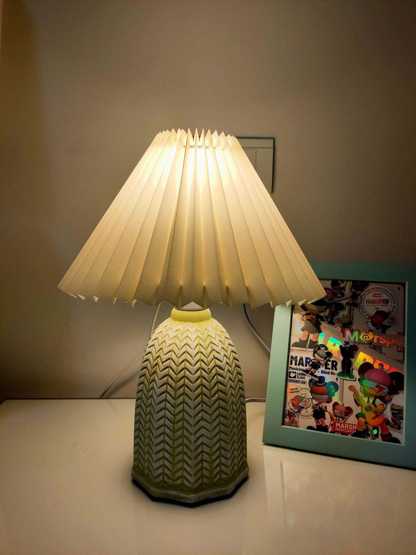 Elegant Vintage Pleated Table Lamp with Adjustable Brightness and Soft