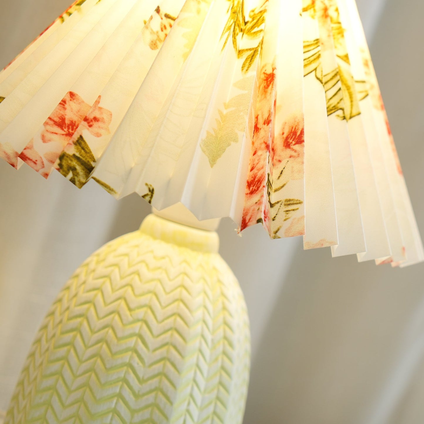 Elegant Vintage Pleated Table Lamp with Adjustable Brightness and Soft
