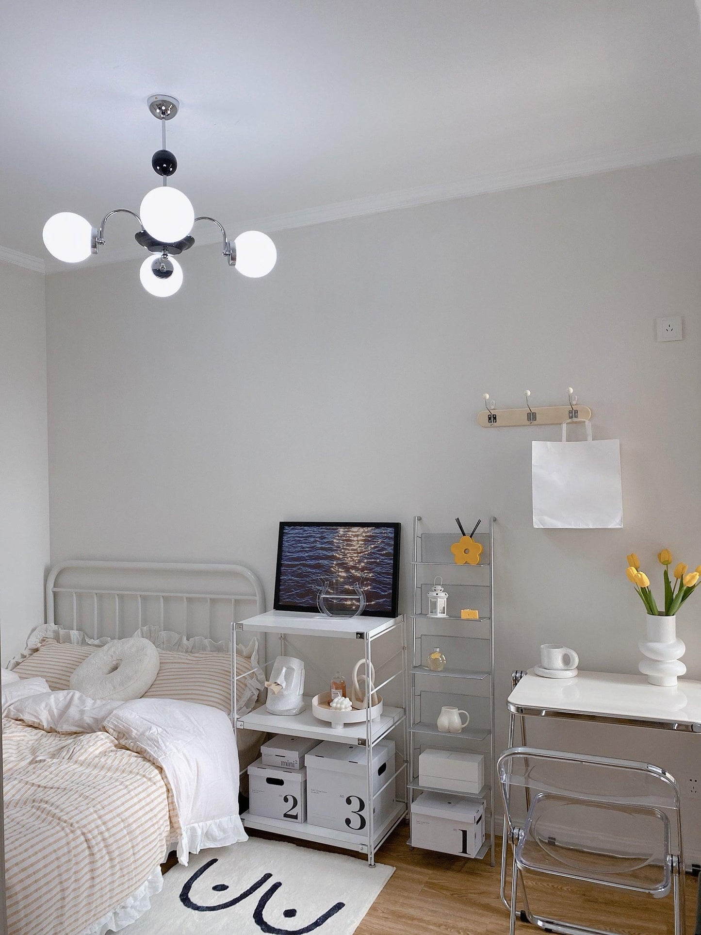 Yisu Modern Chandelier with Adjustable Height and Energy-Efficient LED