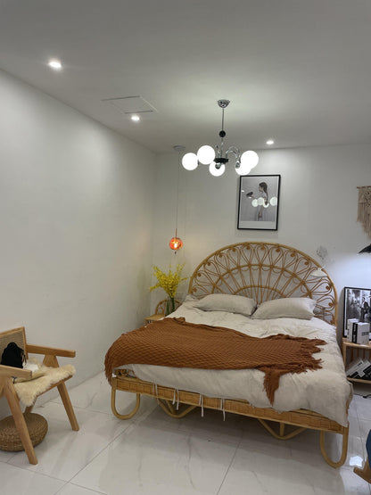 Yisu Modern Chandelier with Adjustable Height and Energy-Efficient LED